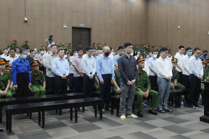 Các bị cáo tại tòa, chiều 24/6. Ảnh: Danh Lam