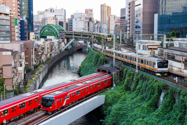 Tokyo: Chiến dịch chống quấy rối trên tàu điện
