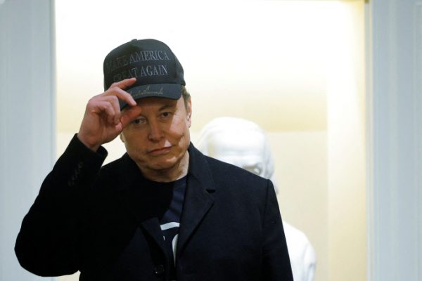Elon Musk xóa bài đăng gây tranh cãi về Trump: Vì sao?
