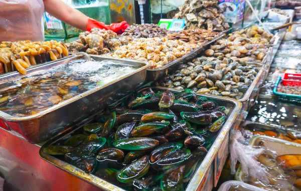 Cảnh giác: 4 chiêu trò lừa đảo khi mua hải sản bạn cần biết