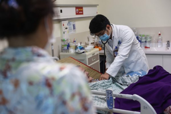 Người già Việt Nam: Gánh nặng 3-4 bệnh mãn tính