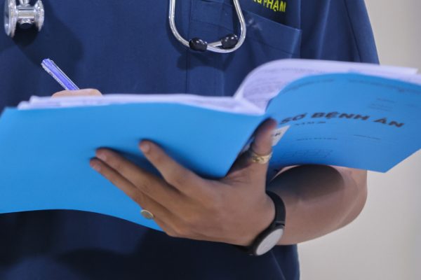 Bé 4 tuổi ngưng thở: Tai nạn ao cá nguy hiểm