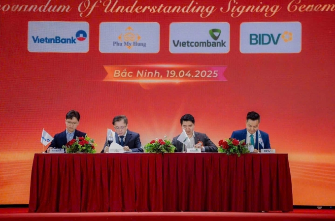 Chủ đầu tư và đối tác ngân hàng chiến lược ký hợp tác triển khai chương trình hỗ trợ vay vốn cho người mua nhà. Ảnh: Phú Mỹ Hưng
