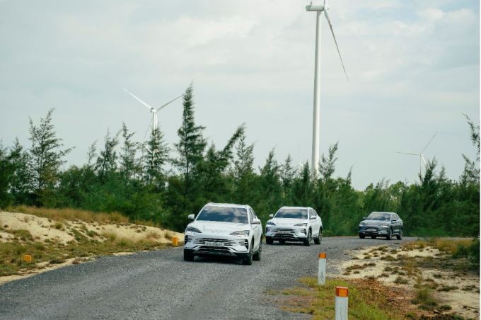 Đoàn xe trong hành trình xuyên Việt. Ảnh: BYD
