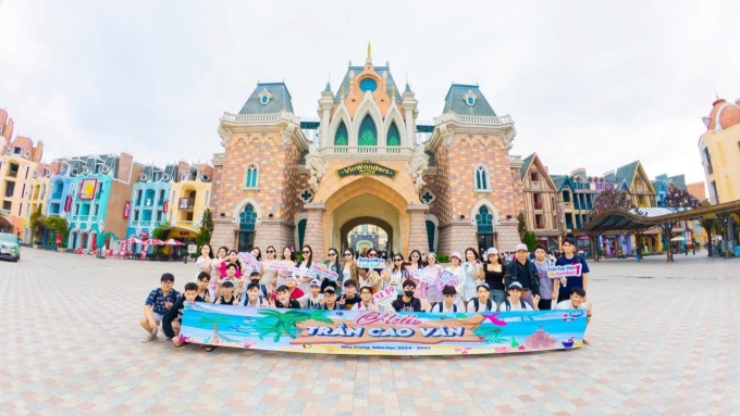 Học sinh trường Trần Cao Vân khám phá Vinpearl Nha Trang trong năm học 2024-2025