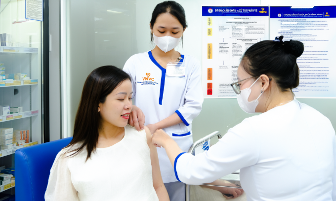 Mẹ bầu tiêm ngừa cúm tại Trung tâm Tiêm chủng VNVC. Ảnh: Mộc Thảo