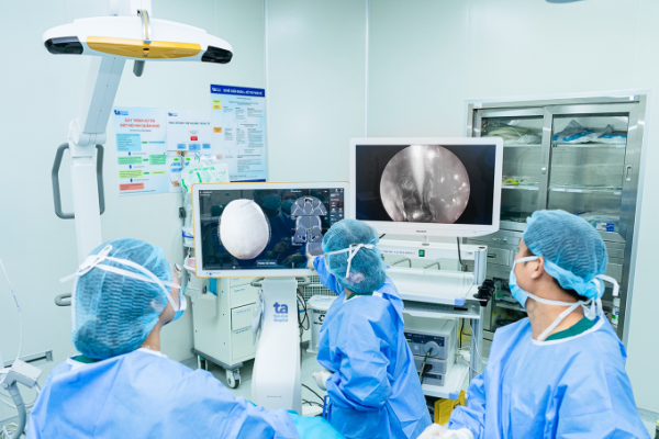 AI Hỗ Trợ Phẫu Thuật U Nhầy Sát Sàn Sọ: Bước Tiến Y Học