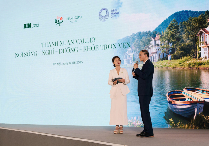 PGS.TS Phạm Nguyên Sơn – Giám đốc, thành viên Hội đồng chuyên môn đại diện trung tâm PMC (phải) phát biểu tại sự kiện. Ảnh: BIM Land