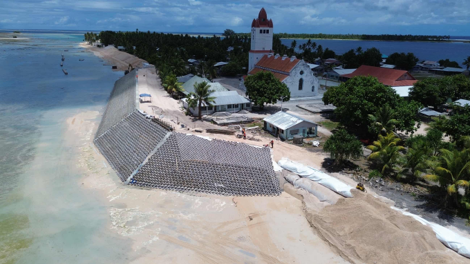 Dự án cải tạo đất ở Funafuti, Tuvalu. Ảnh: Dự án thích ứng bờ biển Tuvalu