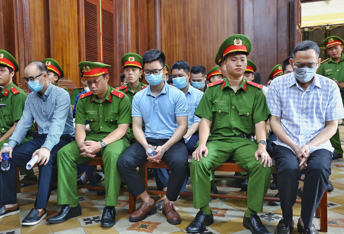Các bị cáo trong vụ án tại tòa sáng nay. Ảnh: Trần Quỳnh