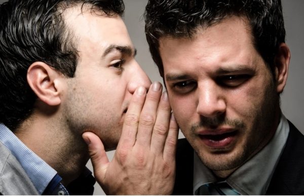 Đàn ông và phụ nữ: Ai “buôn chuyện” giỏi hơn?