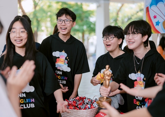 Học sinh trường THPT chuyên Ngoại ngữ. Ảnh: Fanpage nhà trường