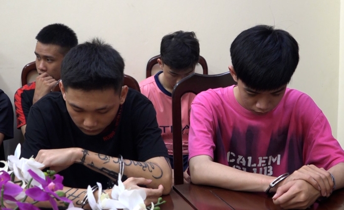 Các thanh thiếu niên tại cơ quan công an. Ảnh: Công an Cà Mau