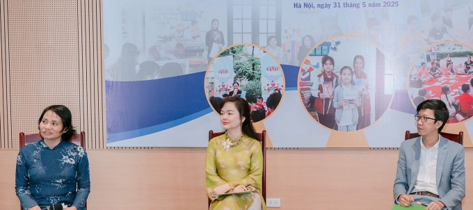 Từ trái qua, bà Phí Thị Mai Chi, chuyên gia Tống Liên Anh, bạn Trần Minh Anh, ông Vũ Trọng Đại tại tọa đàm, sáng 31/5. Ảnh: Châu Anh
