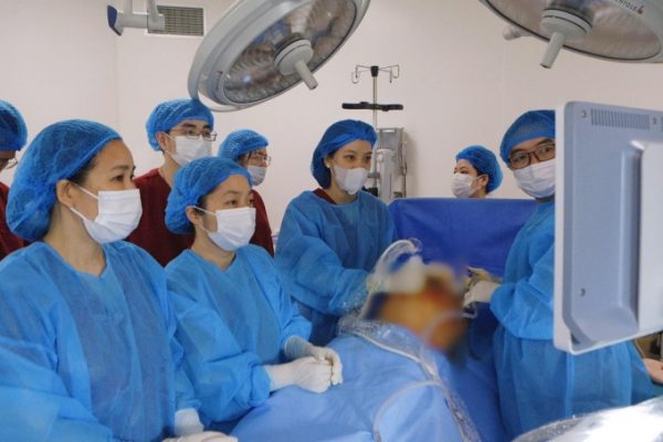 Xoay tư thế thai nhi: Can thiệp dị tật bẩm sinh từ trong bụng mẹ