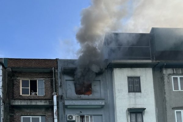 Hà Nội: Cháy nhà 4 tầng kèm nhiều tiếng nổ lớn