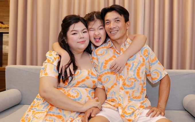 Vợ chồng Tuyền mập cùng con gái trong chuyến đi nghỉ dưỡng kỷ niệm 10 năm cưới. Ảnh: Nhân vật cung cấp