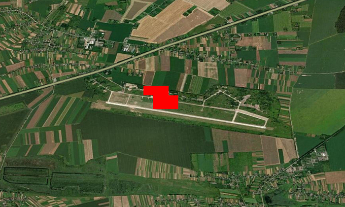 Khu vực xảy ra hỏa hoạn (màu đỏ) tại căn cứ không quân Dubno của Ukraine ngày 9/6. Ảnh: NASA