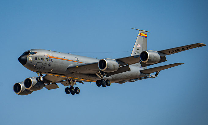 Máy bay tiếp liệu KC-135R đáp xúng căn cứ tại Trung Đông ngày 29/1. Ảnh: USAF