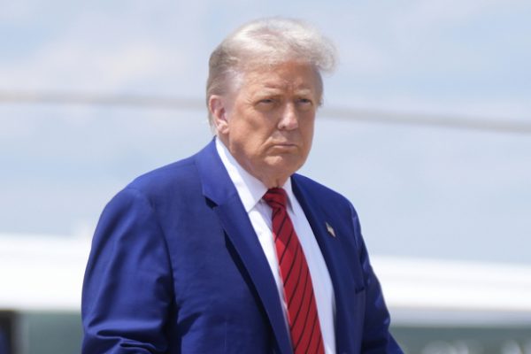 Ông Trump: Thời hạn hai tuần đánh lạc hướng Iran? (Phân tích)