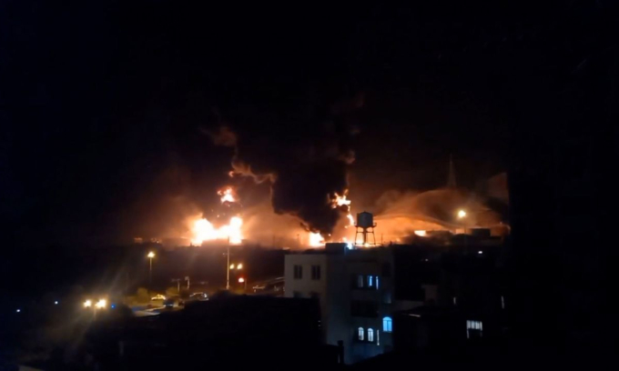 Đám cháy tại kho dầu Shahran của Iran ngày 15/6. Ảnh: CNN