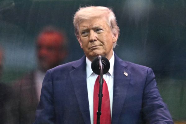 Ông Trump: Mỹ đáp trả toàn diện nếu Iran tấn công
