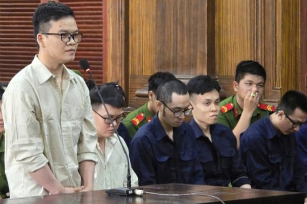 Chiêu trò đòi nợ: Ghép ảnh khiêu dâm của nhân viên tài chính