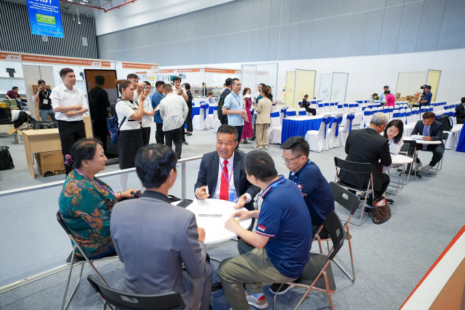 Các cuộc gặp gỡ B2B tại triển lãm năm 2024. Ảnh: Mice Eims