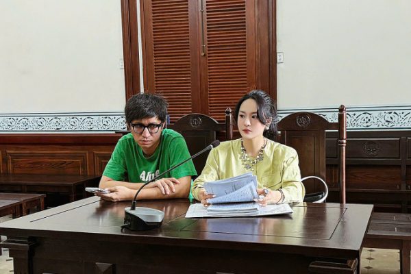 Ca sĩ Ánh Linh Kiện Tình Cũ Đòi Nhà: Vụ Tranh Chấp Gây Chú Ý
