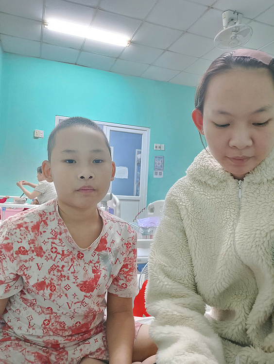 Hai chị em Bảo tại viện. Ảnh: Gia đình cung cấp