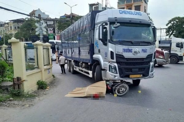 Tai nạn giao thông: Nữ sinh tử vong vì điểm mù