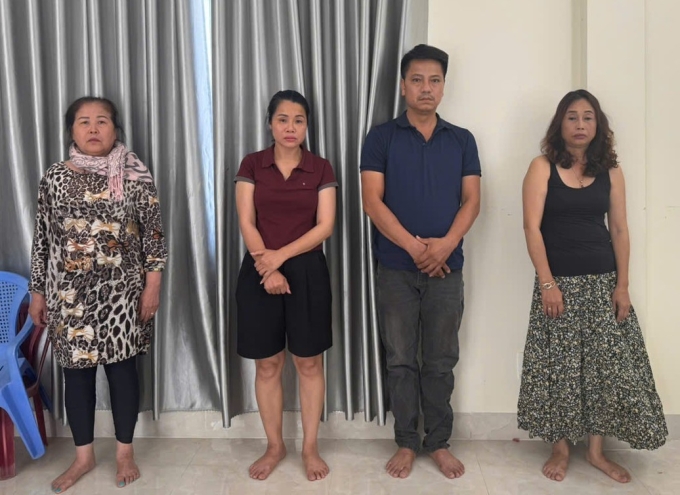 Lê Thị Thuý Phương, Trần Thị Nguyên, Đỗ Công Khuê và Nguyễn Kim Anh (từ trái qua) tại cơ quan Công an. Ảnh: Công an