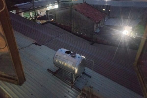 Phát hiện bộ xương người trong bồn nước trên mái nhà