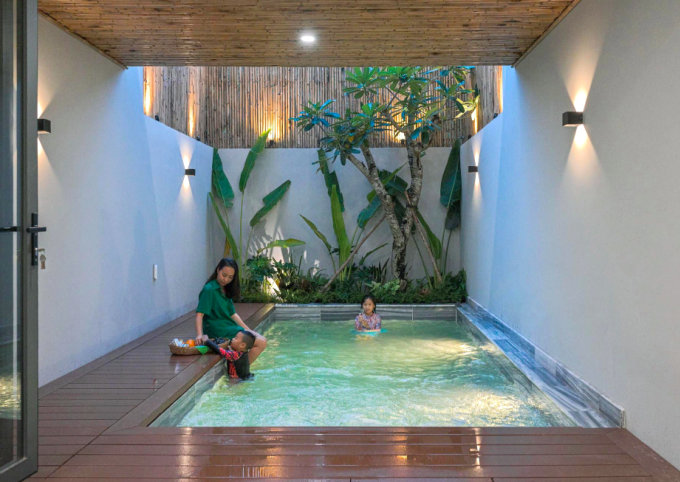 Bể bơi nằm ở tầng một. Ảnh: Nhân vật cung cấp