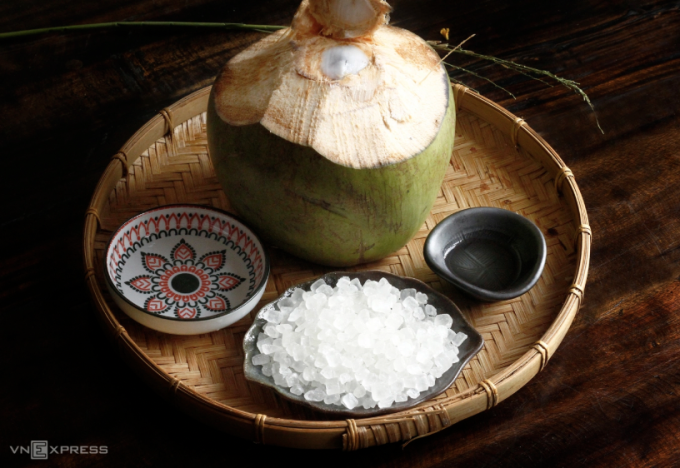 Nước mía hay nước dừa đều tốt cho sức khỏe nhưng nên uống điều độ, không lạm dụng. Ảnh: Bùi Thủy