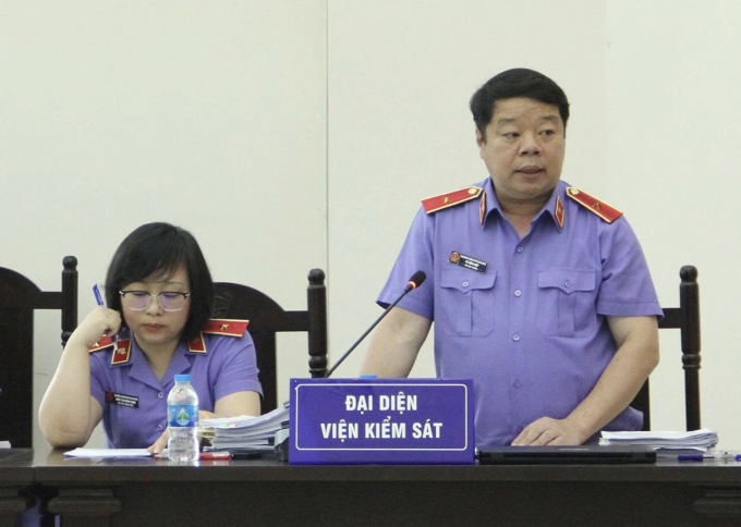 Đại diện VKSND cấp cao đối đáp các quan điểm cảu luật sư. Ảnh: Danh Lam