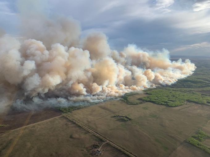 Một đám cháy rừng ở tỉnh Alberta, Canada, ngày 10/5. Ảnh: AFP