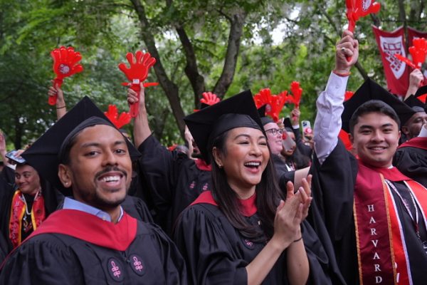 Harvard: Thẩm phán chặn lệnh cấm visa du học sinh (Cập nhật mới)