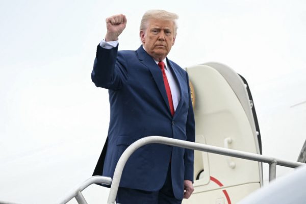 Ông Trump tái định hình quyền lực Tổng thống như thế nào?