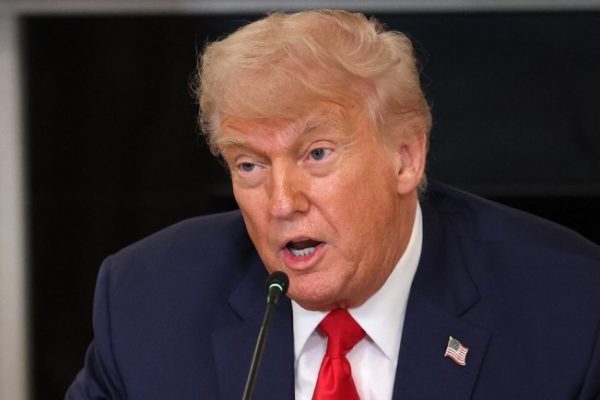 Chính quyền Trump bắt Thống đốc California: Tin đồn và Hoài nghi
