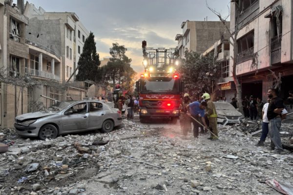 Sơ tán khẩn cấp: 18 công dân Việt Nam rời Iran an toàn
