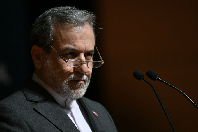 Ngoại trưởng Iran Abbas Araghchi trong cuộc họp báo bên lề sự kiện của Hội đồng Ngoại trưởng Tổ chức Hợp tác Hồi giáo ở Istanbul, Thổ Nhĩ Kỳ ngày 22/6. Ảnh: AFP