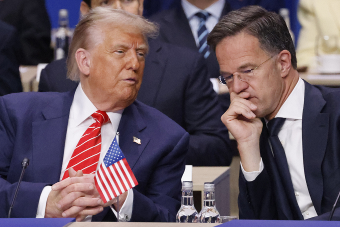 Tổng thống Mỹ Donald Trump (trái) và Tổng thư ký NATO Mark Rutte tại hội nghị thượng đỉnh NATO ngày 25/6. Ảnh: AFP