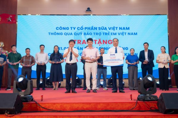 Vinamilk: 70,000 Hộp Sữa cho Trẻ Em Khó Khăn Ngày 1/6