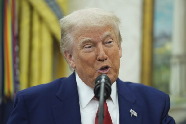 Ông Trump chỉ trích Chủ tịch Fed là “kẻ ngốc”