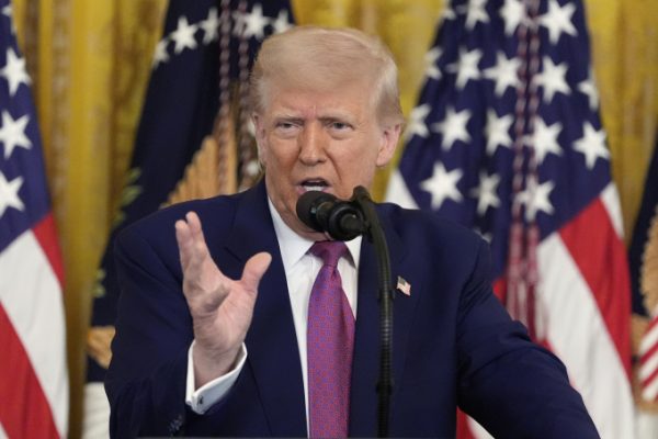 Ông Trump: Mỹ cấp phép tạm thời cho lao động nhập cư – Tin mới