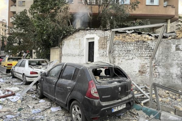 Việt Nam Khuyến Cáo Công Dân Iran, Israel Sơ Tán: Tin Tức Mới