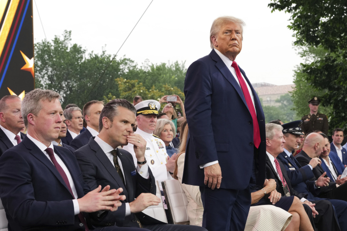 Tổng thống Mỹ Donald Trump trong lễ duyệt binh ở Washington ngày 14/6. Ảnh: AP