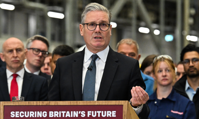 Thủ tướng Anh Keir Starmer phát biểu tại nhà máy của BAE Systems ở Glasgow, Scotland hôm 2/6. Ảnh: AFP