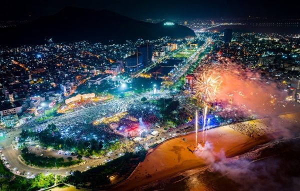 Bình Định: Khai mạc lễ hội hè với đêm nhạc sôi động